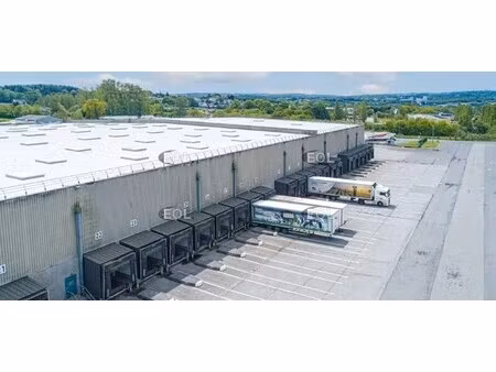 location entrepôt 23 494 m²