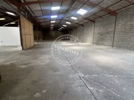 location entrepôt 1 200 m²