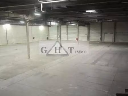 location entrepôt 2 725 m²