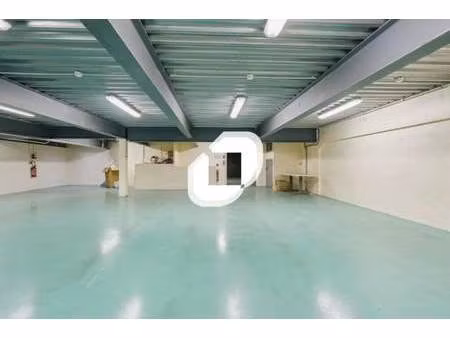 location local d'activités 334 m²