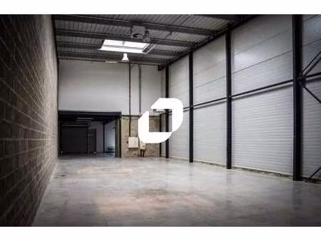 location local d'activités 417 m² à 838 m²