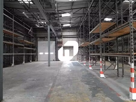 location local d’activités coignieres 78310 551m²