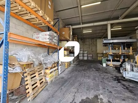 location local d'activités 232 m²
