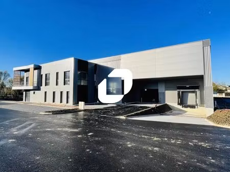 location local d'activités 700 m²