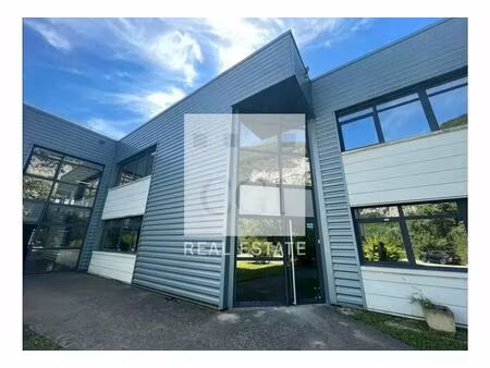 location local d'activités 378 m²