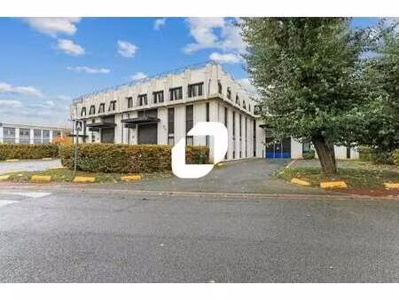 location local d'activités 678 m² à 1 527 m²