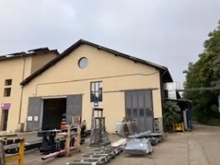 location local d'activités 1 500 m²