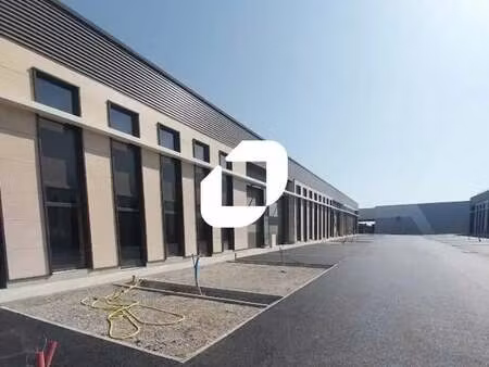 location local d'activités 454 m² à 1 819 m²