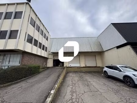 location local d'activités 965 m²