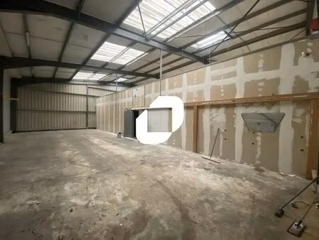 location local d'activités 462 m²