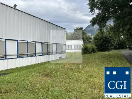 location local d'activités 1 560 m²