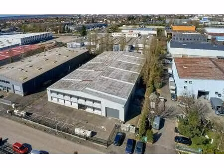 location local d'activités 2 348 m²