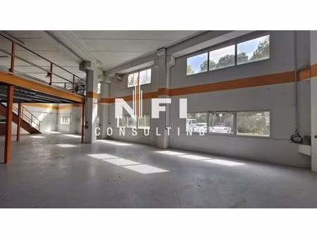 location local d'activités 835 m²