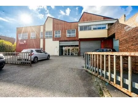 location local d'activités 1 678 m²