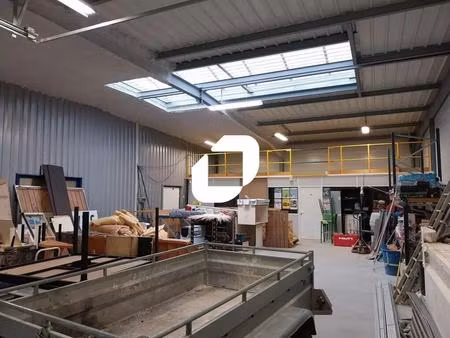 location local d'activités 200 m²