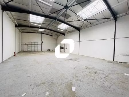 location local d'activités 250 m²