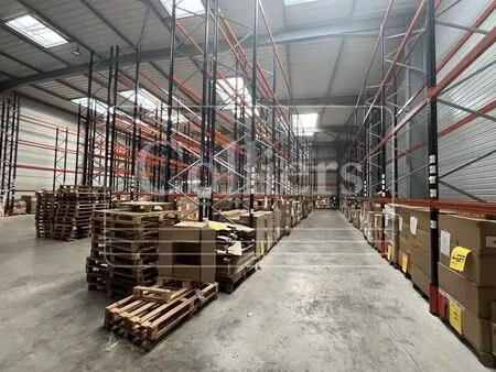 location local d'activités 640 m²