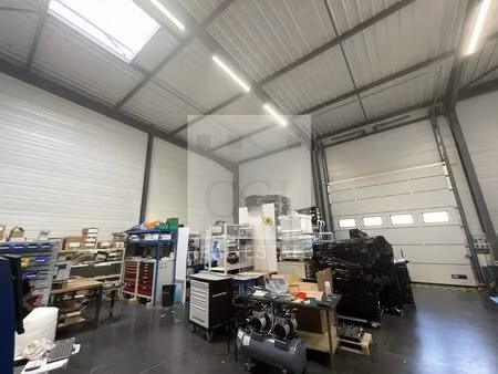 location local d’activités saint ismier 38330 470m²