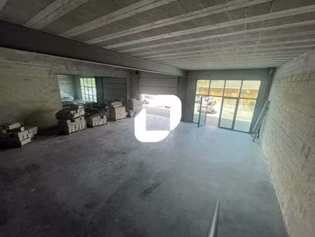 location local d'activités 138 m² à 760 m²