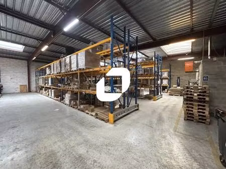 location local d'activités 1 821 m²
