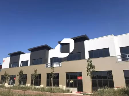 location local d'activités 344 m² à 704 m²