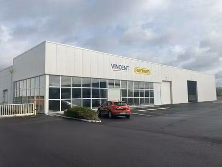location local d'activités 2 566 m²