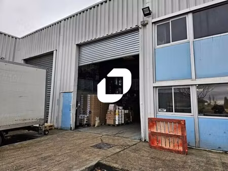 location local d'activités 2 366 m²