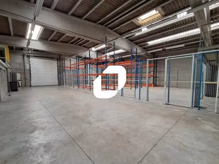 location local d'activités 772 m²