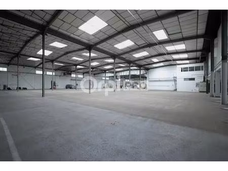 location local d'activités 3 260 m²