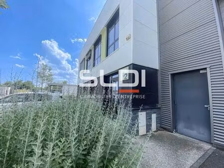 location local d'activités 615 m²