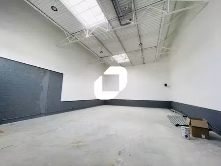 location local d'activités 207 m² à 18 410 m²