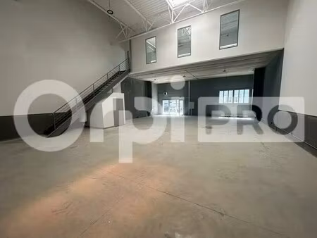 location local d'activités 311 m²
