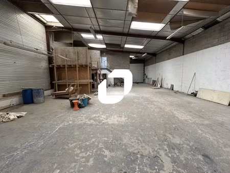 location local d'activités 420 m² à 1 260 m²