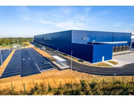 location entrepôt 9 825 m²