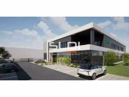 location local d'activités 1 881 m²