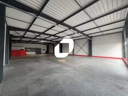 location local d'activités 583 m²