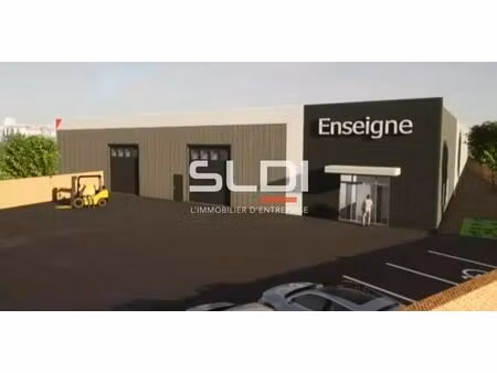 location local d'activités 1 586 m²