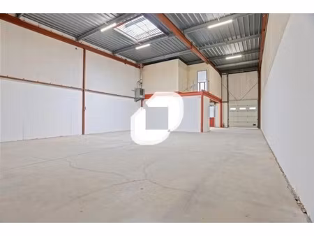 location local d'activités 245 m²