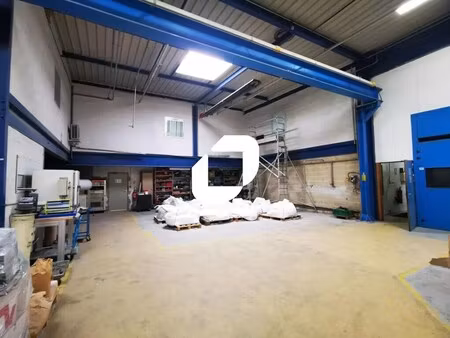 location local d'activités 1 063 m²