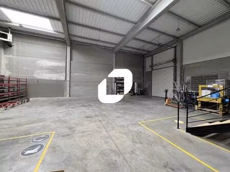 location local d'activités 685 m²
