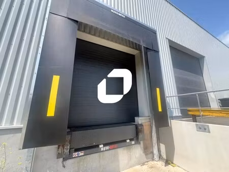 location local d'activités 2 836 m²