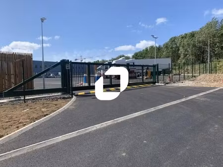 location local d'activités 300 m²