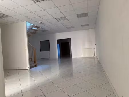 location local d'activités 310 m²