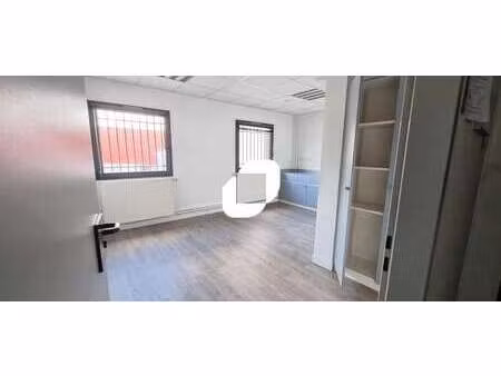 location commerce torcy 77200 476m²