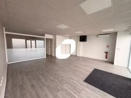 location bureaux 136 m²
