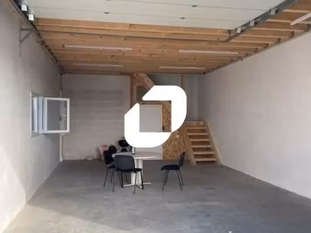 location entrepôt 107 m²