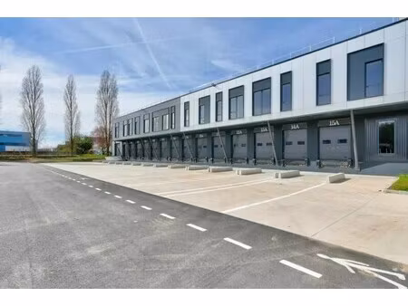 location entrepôt trappes 78190 2747m²