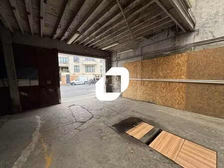 location local d'activités 200 m²