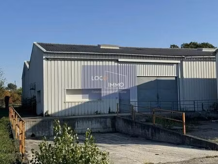 location entrepôt 950 m²