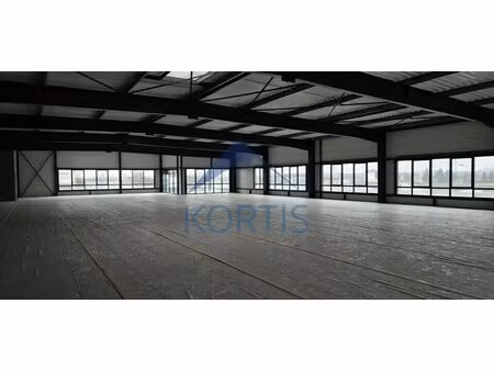 location local d'activités 300 m² à 1 950 m²